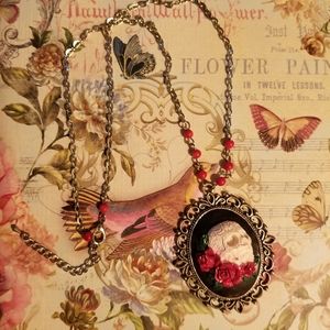 Skull and roses pendant necklace